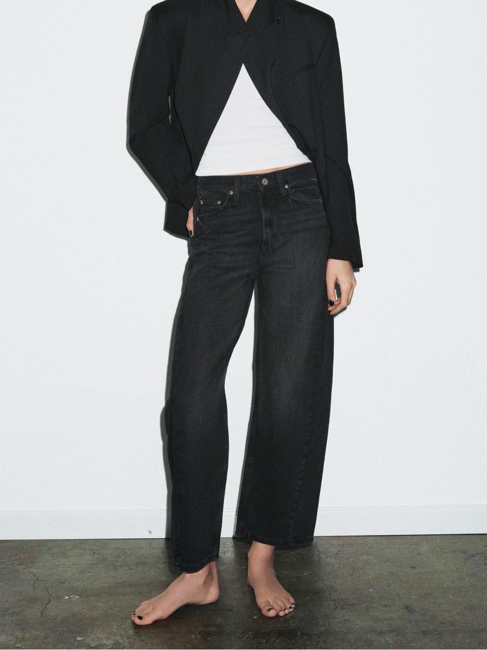 Zara | Mid Rise Barrel Fit Denim